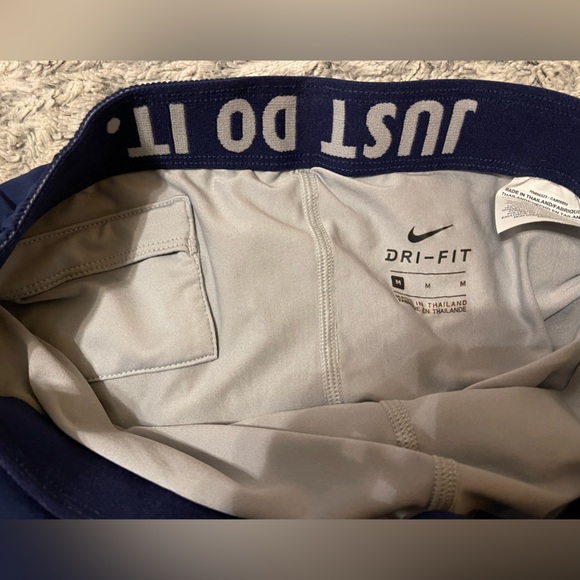 Nike running shorts - Picture 3 of 3